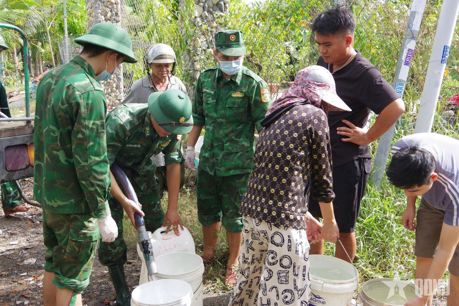 Bộ đội Biên phòng hỗ trợ người dân nhiều hoạt động thiết thực